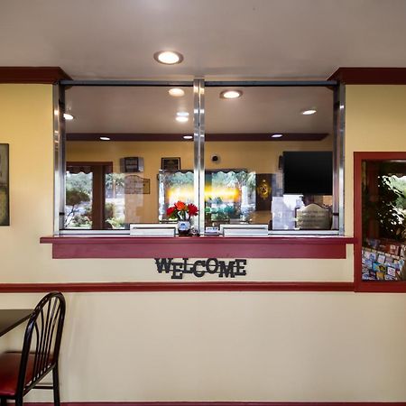 Americas Best Value Inn Buda Bagian luar foto