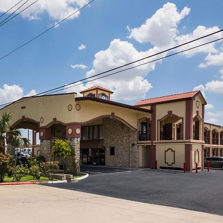 Americas Best Value Inn Buda Bagian luar foto