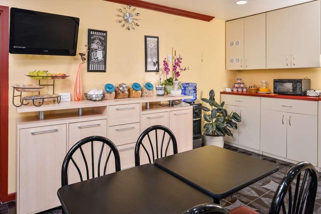 Americas Best Value Inn Buda Bagian luar foto
