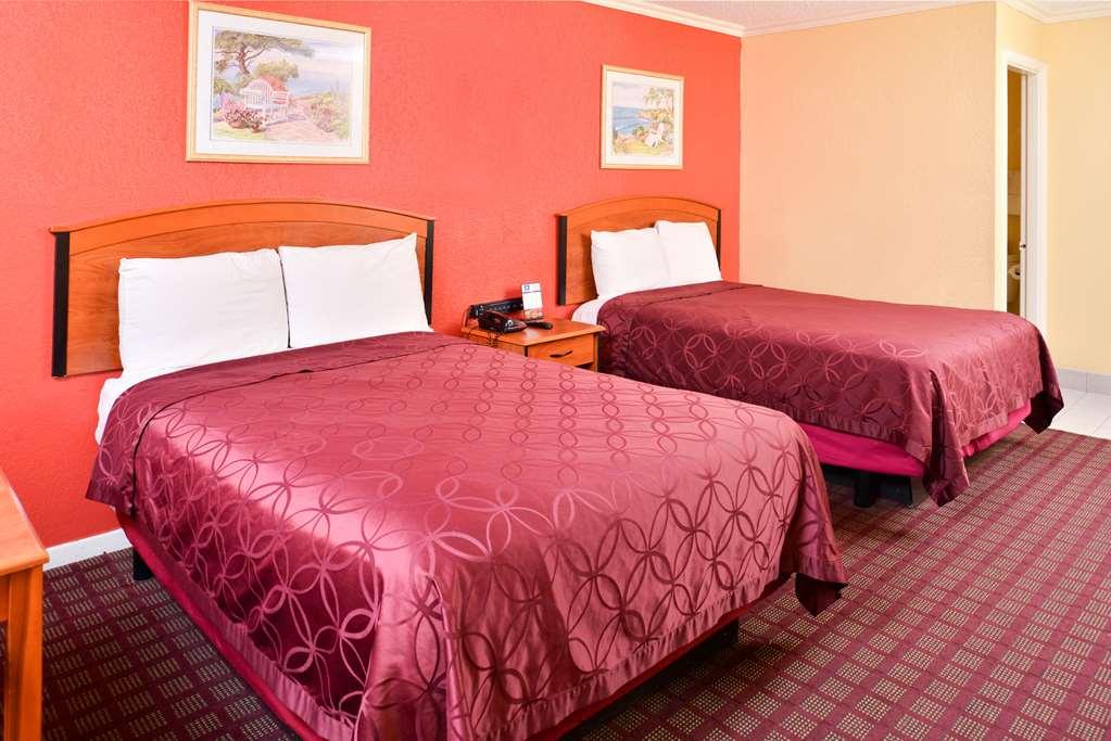 Americas Best Value Inn Buda Bagian luar foto