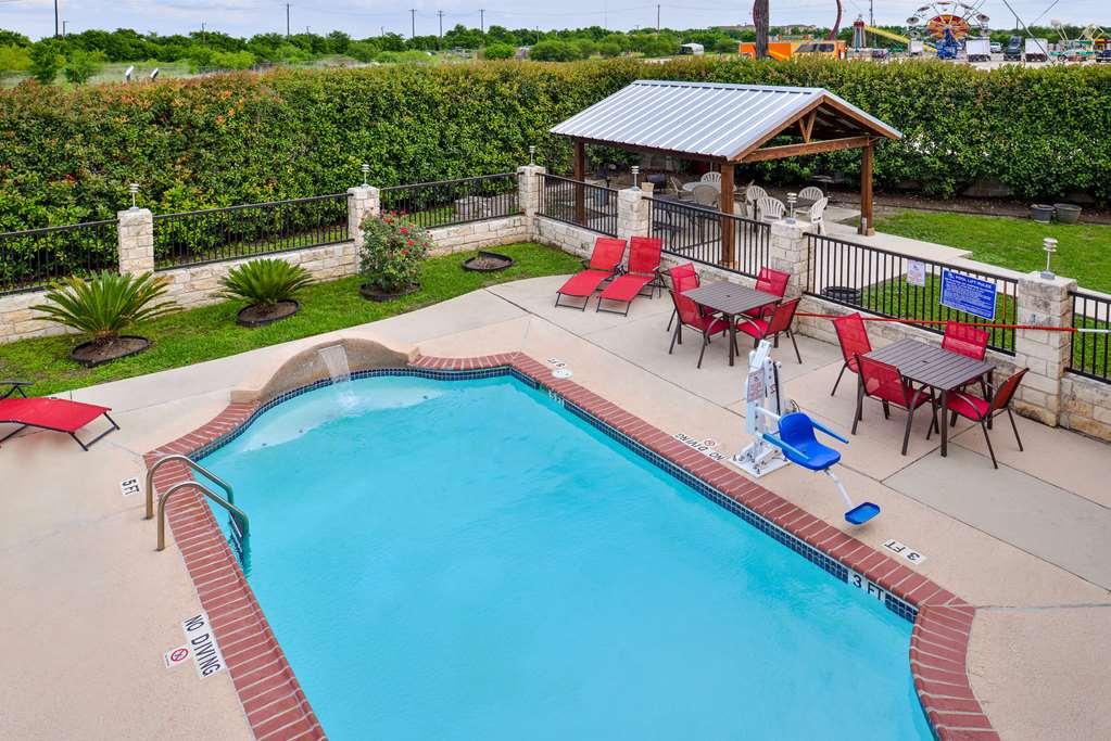 Americas Best Value Inn Buda Bagian luar foto