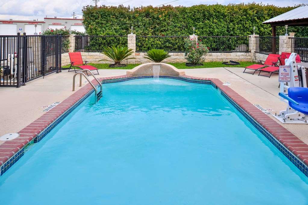 Americas Best Value Inn Buda Bagian luar foto