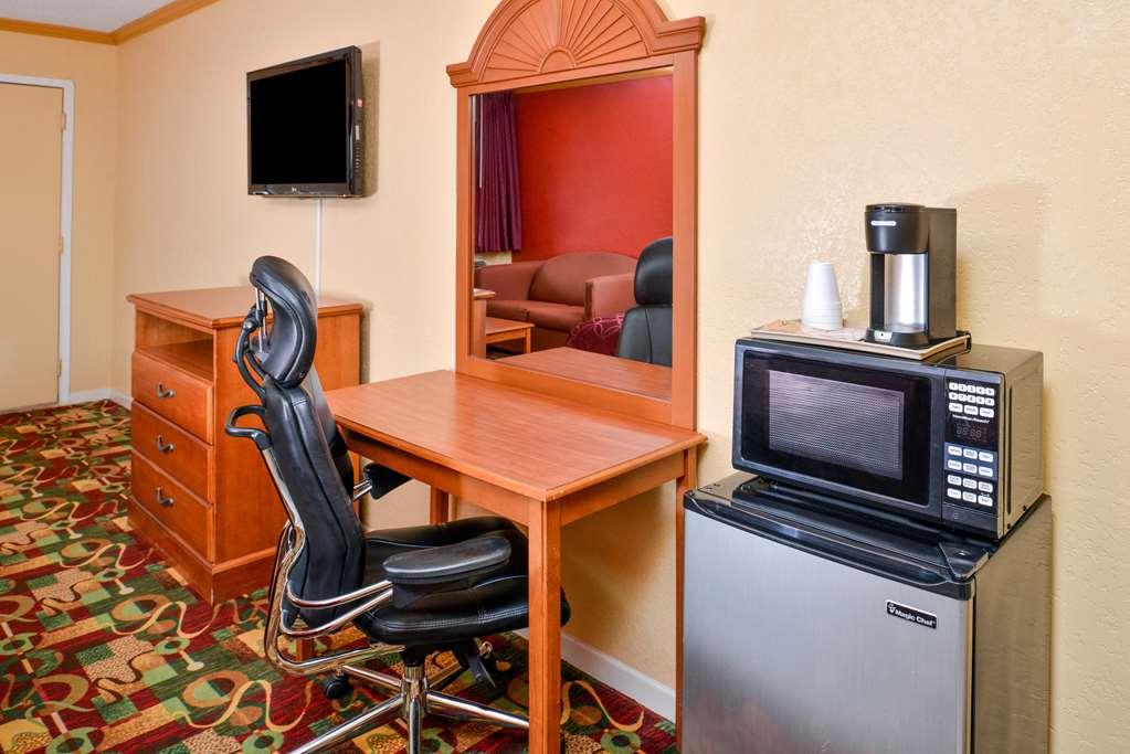 Americas Best Value Inn Buda Bagian luar foto