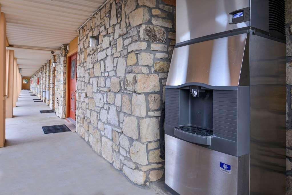 Americas Best Value Inn Buda Bagian luar foto