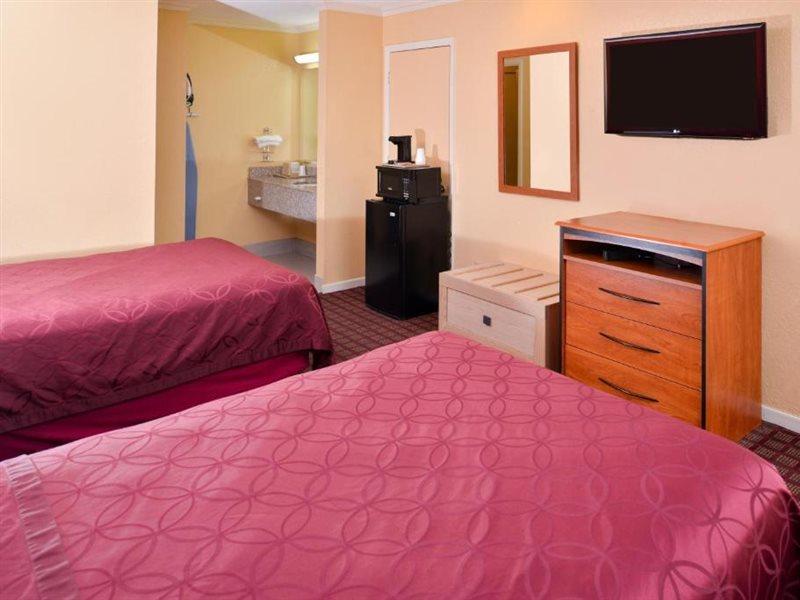 Americas Best Value Inn Buda Bagian luar foto