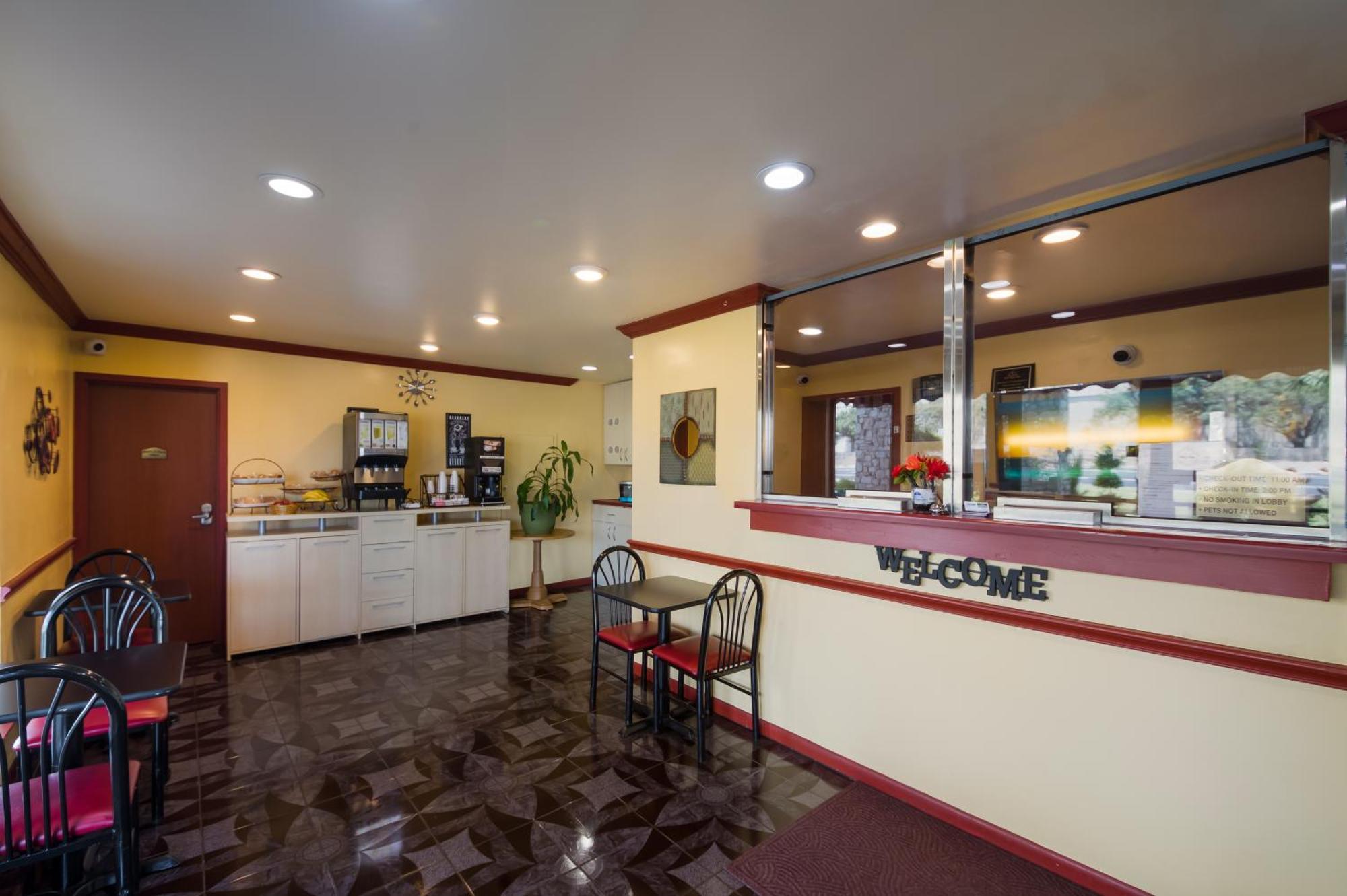 Americas Best Value Inn Buda Bagian luar foto