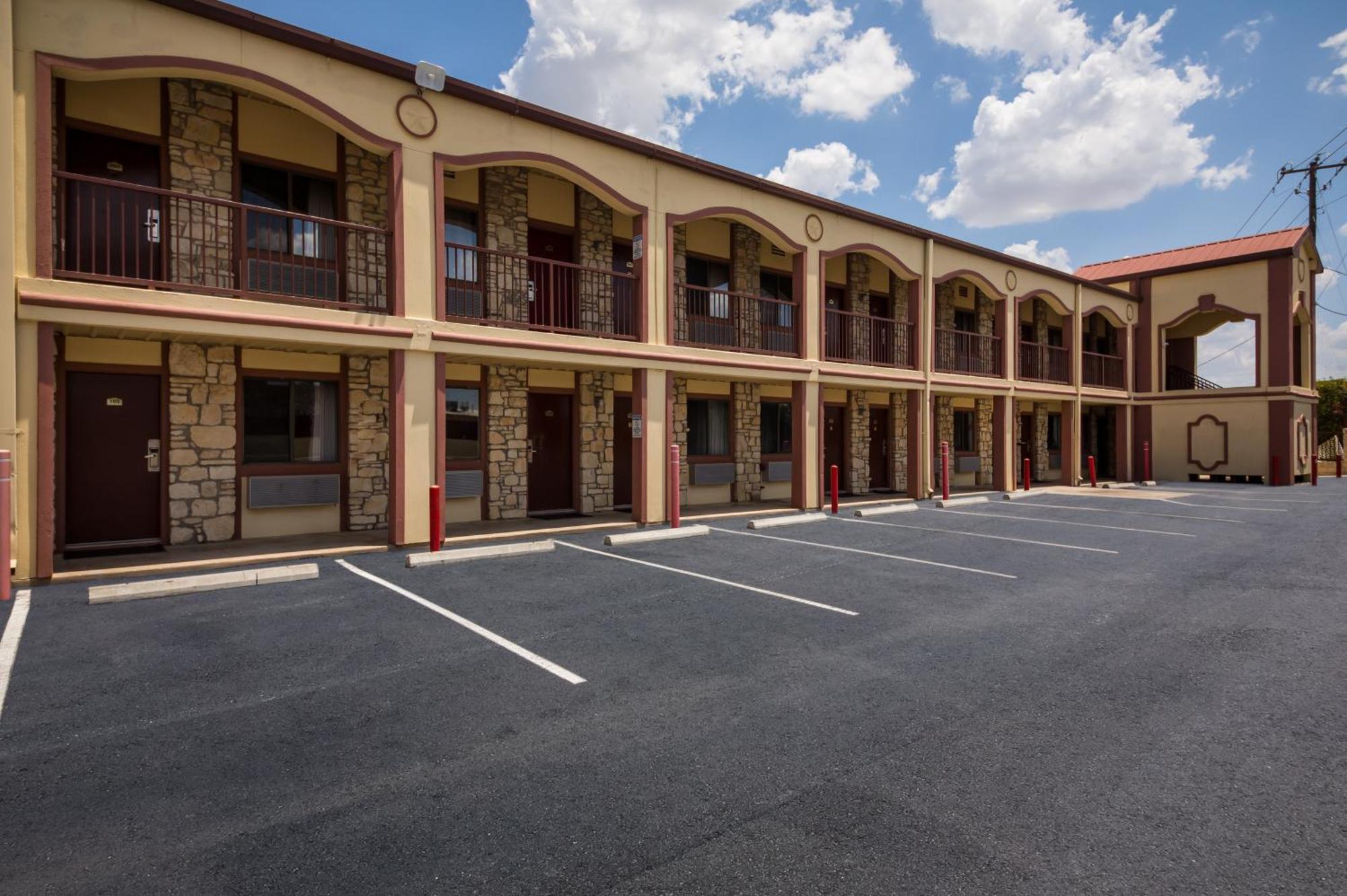 Americas Best Value Inn Buda Bagian luar foto