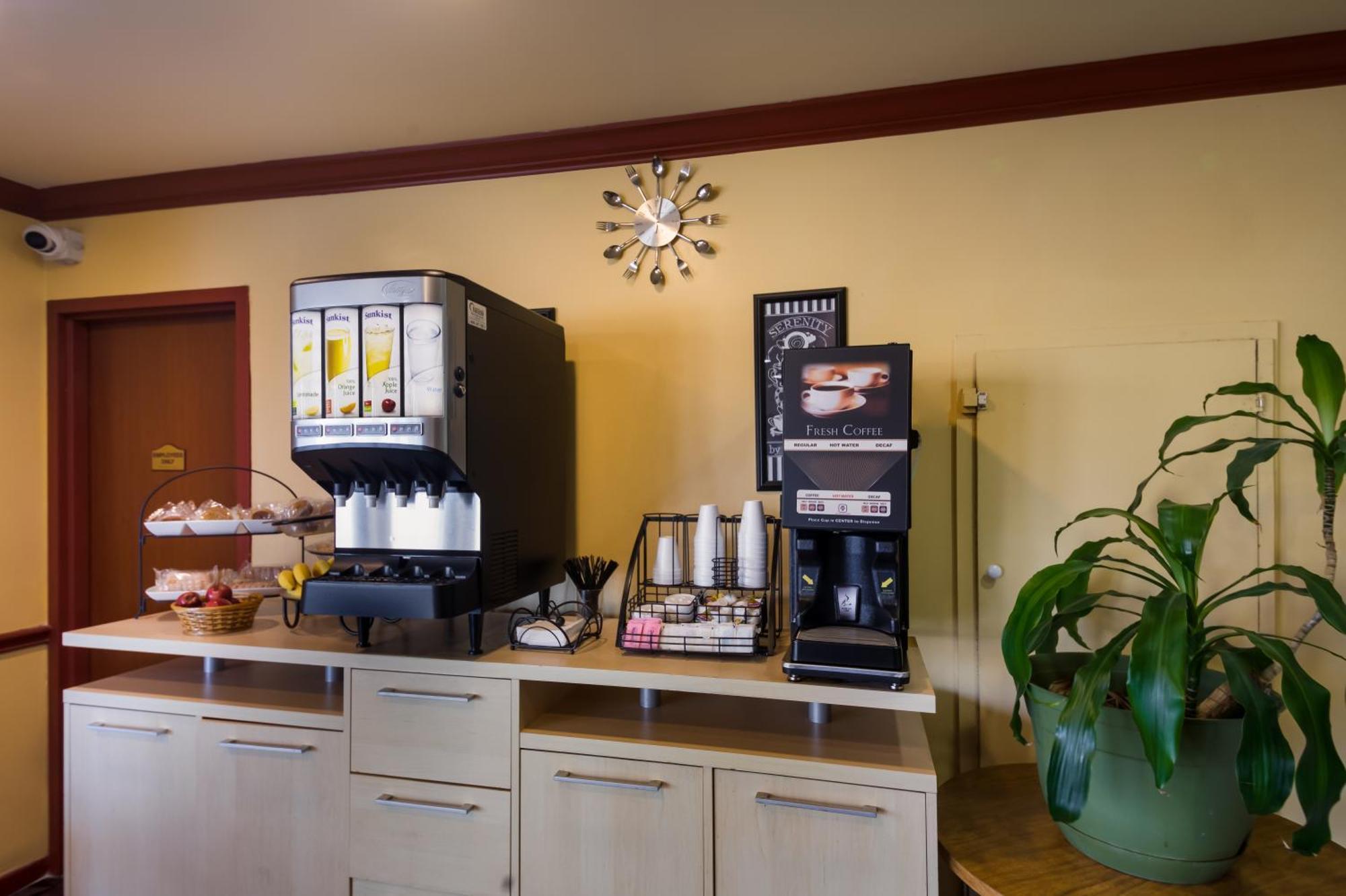 Americas Best Value Inn Buda Bagian luar foto