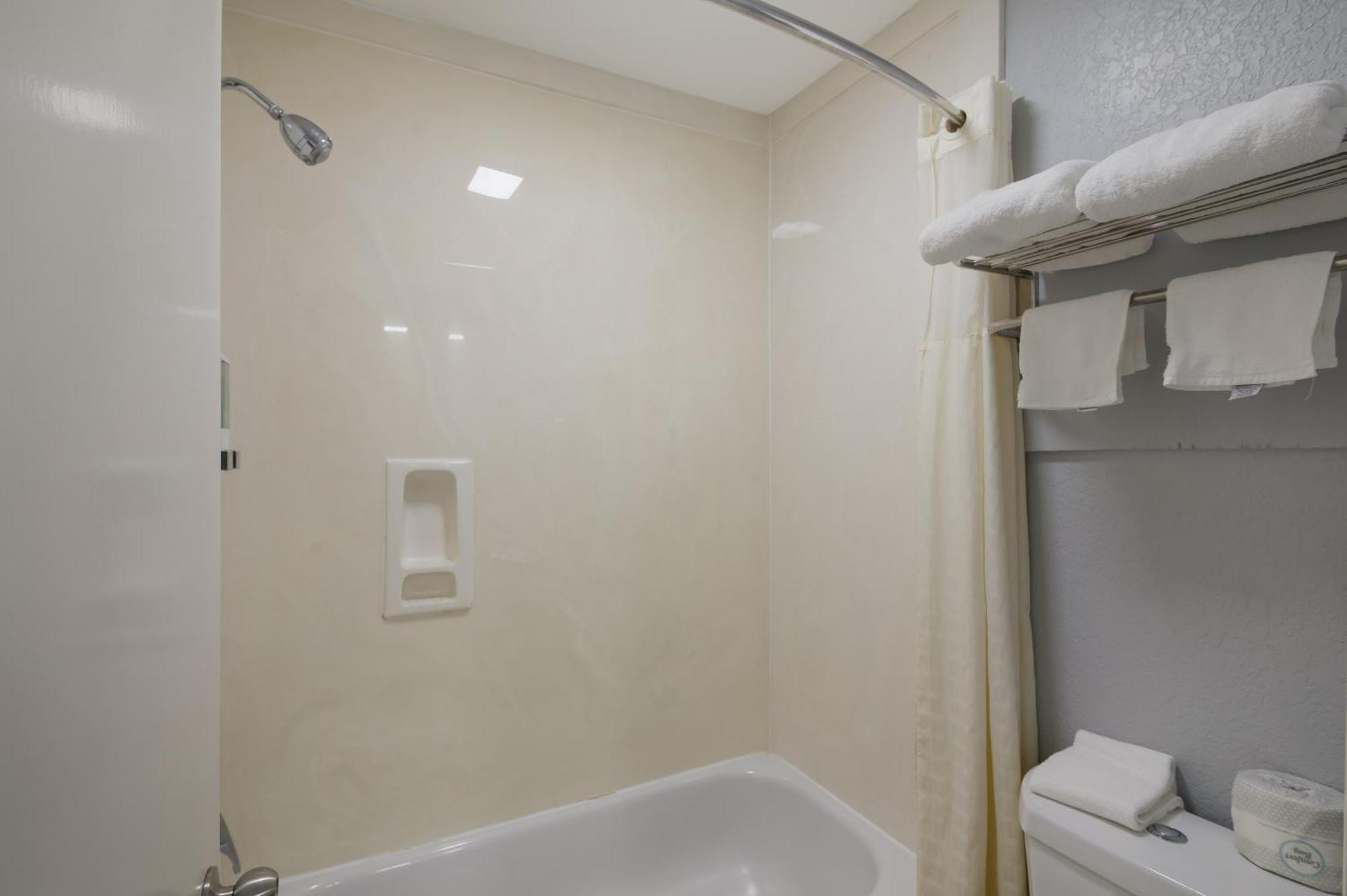Americas Best Value Inn Buda Bagian luar foto