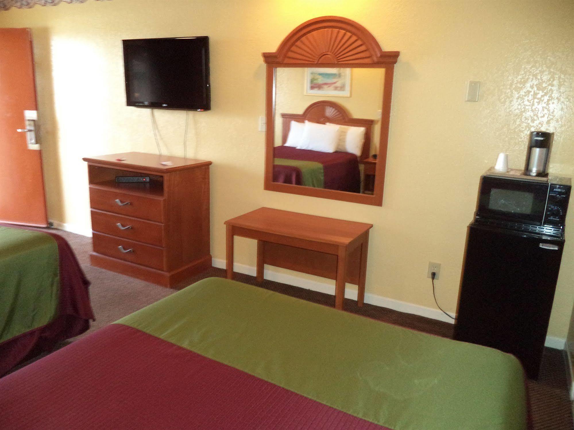 Americas Best Value Inn Buda Bagian luar foto